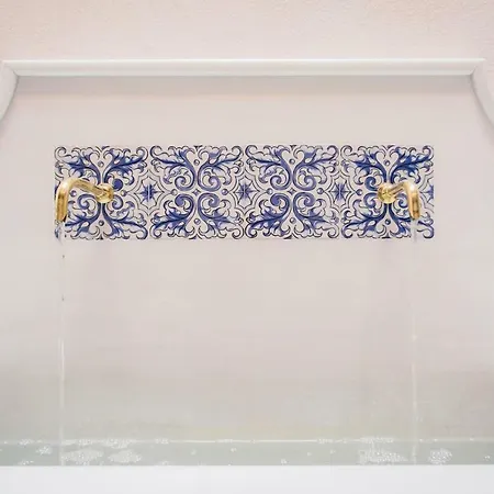 One&lux Byron Siviglia