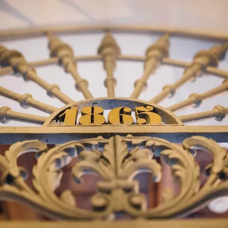 One&lux Byron セビリア