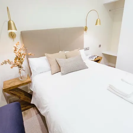 One&lux Byron * セビリア