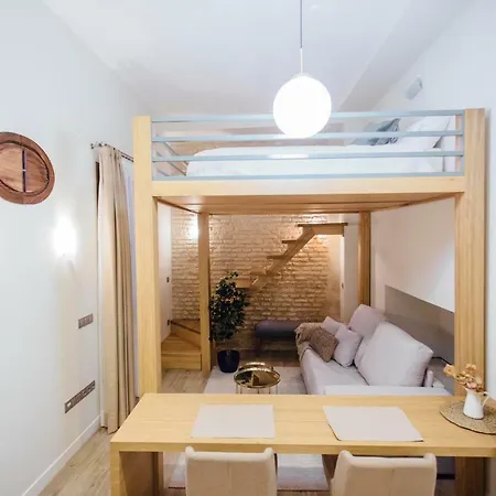 One&lux Byron * セビリア