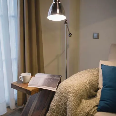 One&lux Byron Sewilla